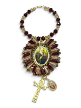 BENDICIÓN ARO CON MEDALLA SAN BENITO BORDADA DE CRISTAL CONOS
