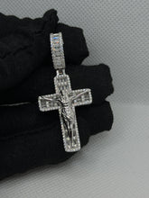 DIJE CRISTO CON PIEDRA ZIRCONIA BAGUETTE - PLATA .925