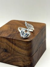 ANILLO HUELLAS DE BEBÉ CON ALA - PLATA .925