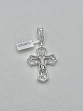 DIJE CRISTO CON PIEDRA ZIRCONIA BAGUETTE / MARGEN PICÓ - PLATA .925