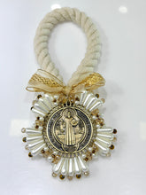 BENDICIÓN SOGA JUMBO CON MEDALLA SAN BENITO ABAD BORDADA PERLA EN CONO