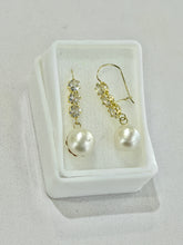 ARETE LARGO DE PERLA CON ZIRCONIA - ORO 10K