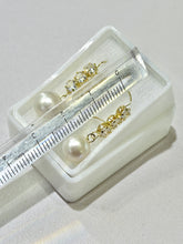 ARETE LARGO DE PERLA CON ZIRCONIA - ORO 10K