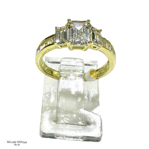 ANILLO 3 ZIRCONIAS RECTANGULARES CON LATERALES CON BAÑO DE ORO