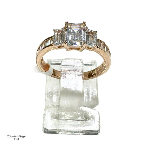 ANILLO 3 ZIRCONIAS RECTANGULARES CON LATERALES CON BAÑO DE ORO ROSA