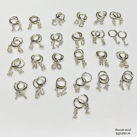 ARRACADA CON DIJE INICIAL