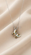 COLLAR GARGANTILLA MARIPOSA CON MICROPERLA EN FORMA DE GIRASOLES - PLATA .925