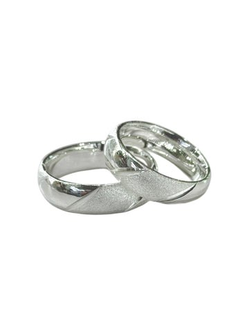 ARGOLLA LINEAS DIAGONAL LISO Y ARENA - PLATA .925