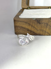 ANILLO HUELLAS DE BEBÉ CON ALA - PLATA .925