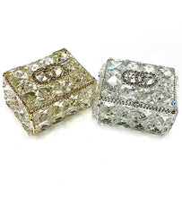 COFRE PARA ARRAS CON CRISTAL Y ANILLOS ENLAZADOS.