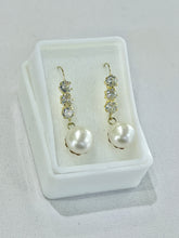 ARETE LARGO DE PERLA CON ZIRCONIA - ORO 10K
