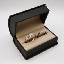 ARGOLLAS BI COLOR - BLANCO MATE CON LÍNEAS CRUZADAS ROSA - ORO 14K