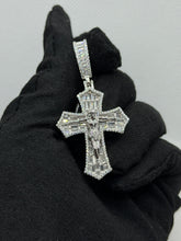 DIJE CRISTO CON PIEDRA ZIRCONIA BAGUETTE / MARGEN PICÓ - PLATA .925