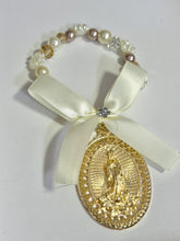BENDICIÓN ARO FLORES CON MEDALLA VIRGEN DE GUADALUPE 3D