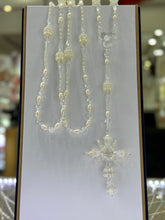 LAZO DE CRISTAL CON PERLA CULTIVADA - CRUZ ARMADA ELEGANTE - TONO NATURAL