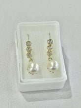 ARETE LARGO DE PERLA CON ZIRCONIA - ORO 10K