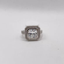 ANILLO ZIRCONIA CUADRO GRANDE CON CONTORNO - PLATA .925