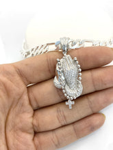 DIJE DE MANOS ORANDO CON ROSARIO - PLATA .925