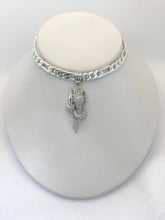 DIJE DE MANOS ORANDO CON ROSARIO - PLATA .925