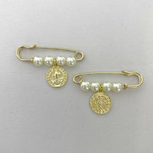 PIN FISTOL BROCHE CON MEDALLA DE CHAPA DE ORO - SAN BENITO ABAD