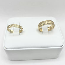 ARGOLLAS ORO AMARILLO - LINEAS DIAGONALES FONDO ARENADO - ORO 10K