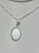 CADENA CON MEDALLA VIRGEN DE GUADALUPE - BISEL LISO - MATE - PLATA .925