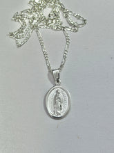CADENA CON MEDALLA VIRGEN DE GUADALUPE - BISEL LISO - MATE - PLATA .925