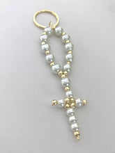 LLAVERO - MISTERIO DE PERLA CON CRUZ ARMADA