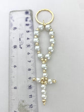 LLAVERO - MISTERIO DE PERLA CON CRUZ ARMADA