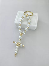 LLAVERO - MISTERIO DE PERLA CON CRUZ ARMADA