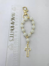 LLAVERO - MISTERIO DE PERLA BORREGO CON CRUZ SILUETA