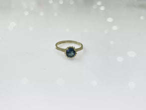 ANILLO VERDE ZIRCONIA REDONDA CORONA - ORO 10K