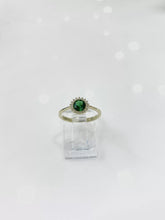 ANILLO VERDE ZIRCONIA REDONDA CORONA - ORO 10K