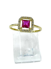 ANILLO ZIRCONIA CUADRO GUINDA CONTORNO MICRO - ORO 10K