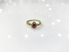 ANILLO ZIRCONIA GOTA GUINDA ONDAS LATERAL - ORO 10K