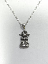 COLLAR CON DIJE DE MUÑECA LELE PLATA .925