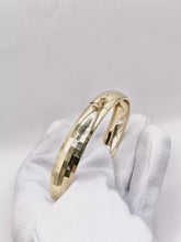 ARO PULSERA - DISEÑO FACETADO - 6.5 CM X 1 CM - ORO 10K