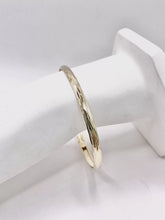 ARO PULSERA - DISEÑO DIAM CORTES - 6.5 CM X 4 MM - ORO 10K