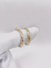 ARRACADA DISEÑO DIAMANTADO ROMBOS - 2.5 CM  x 4 MM - ORO 10K