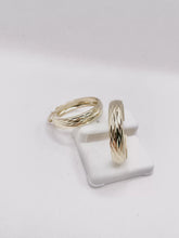 ARRACADA DISEÑO CORTES - 3 CM  x 6.5 MM - ORO 10K