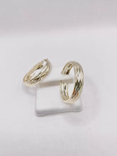 ARRACADA DISEÑO CORTES - 3 CM  x 6.5 MM - ORO 10K