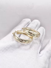 ARRACADA DISEÑO CORTES - 3 CM  x 6.5 MM - ORO 10K