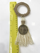 ADORNO BENDICIÓN ARO CAPUCCINO Y MOTA DE HILO CON MEDALLA SAN BENITO ABAD