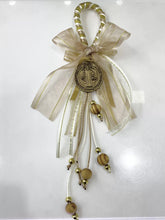 ADORNO BENDICIÓN COLA DE RATA DORADA CON MEDALLA SAN BENITO ABAD