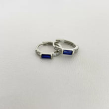ARRACADA BAGUETTE  ZIRCONIA AZUL - PLATA .925