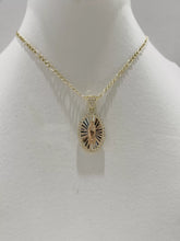 CADENA CON MEDALLA VIRGEN GUADALUPE OVALADA DETALLES BLANCO Y ROSA - ORO 10K