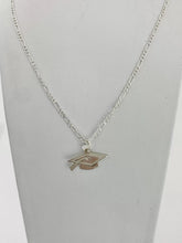 CADENA CON DIJE DE BIRRETE LISO PARA GRADUACIÓN - PLATA .925