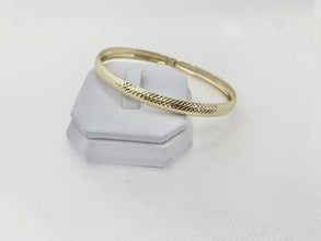 ARO OVALADO - GRABADO SEMILLAS - 6.8 cm x 6 mm - ORO 10K