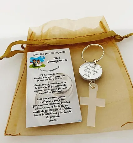 LLAVERO CRUZ ACRILICA CON PLACA ESPEJO``QUIEN A DIOS TIENE, NADA LE FALTA´´