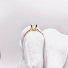 ANILLO MONTADURA CORAZÓN ZIRCONIA CENTRAL CUADRO - ORO 10K